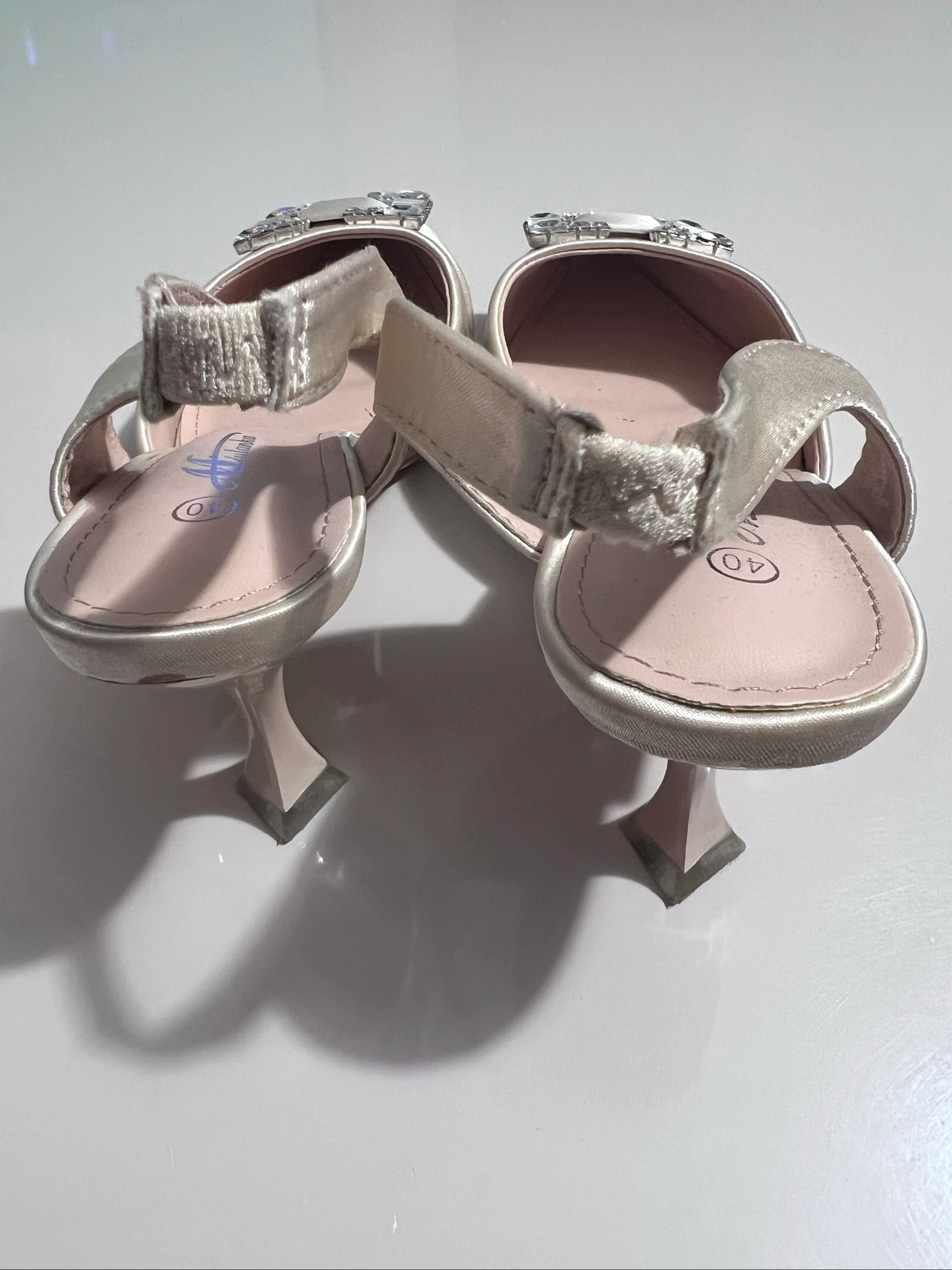 Zapatos de tacón Slingback de satén champán con cristal - Talla 40 (Excelente estado) – photo 4